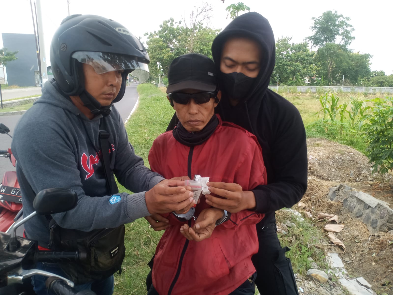 Unit Reskrim Polsek Krian Berhasil Amankan Pengedar Sabu Saat Transaksi