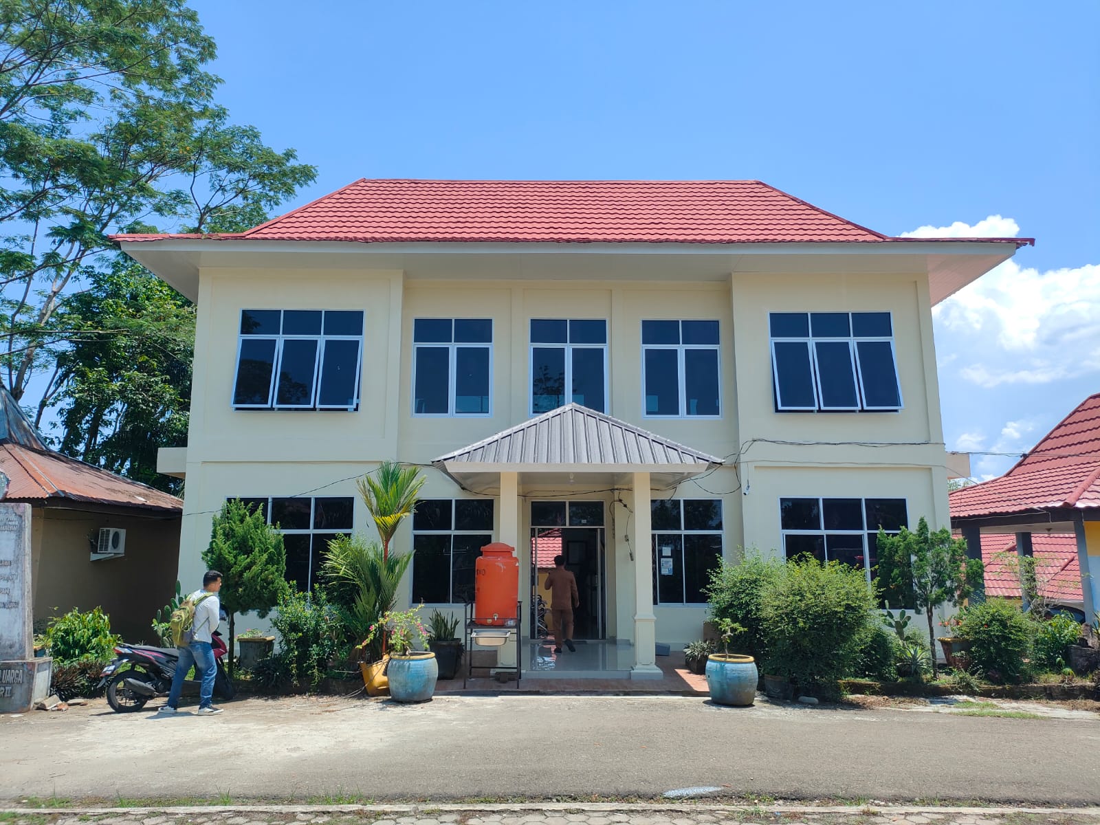 Kantor Kecamatan Sebagai Garda Terdepan Dalam Memberikan Layanan Publik Kepada Masyarakat di Tingkat Kecamatan