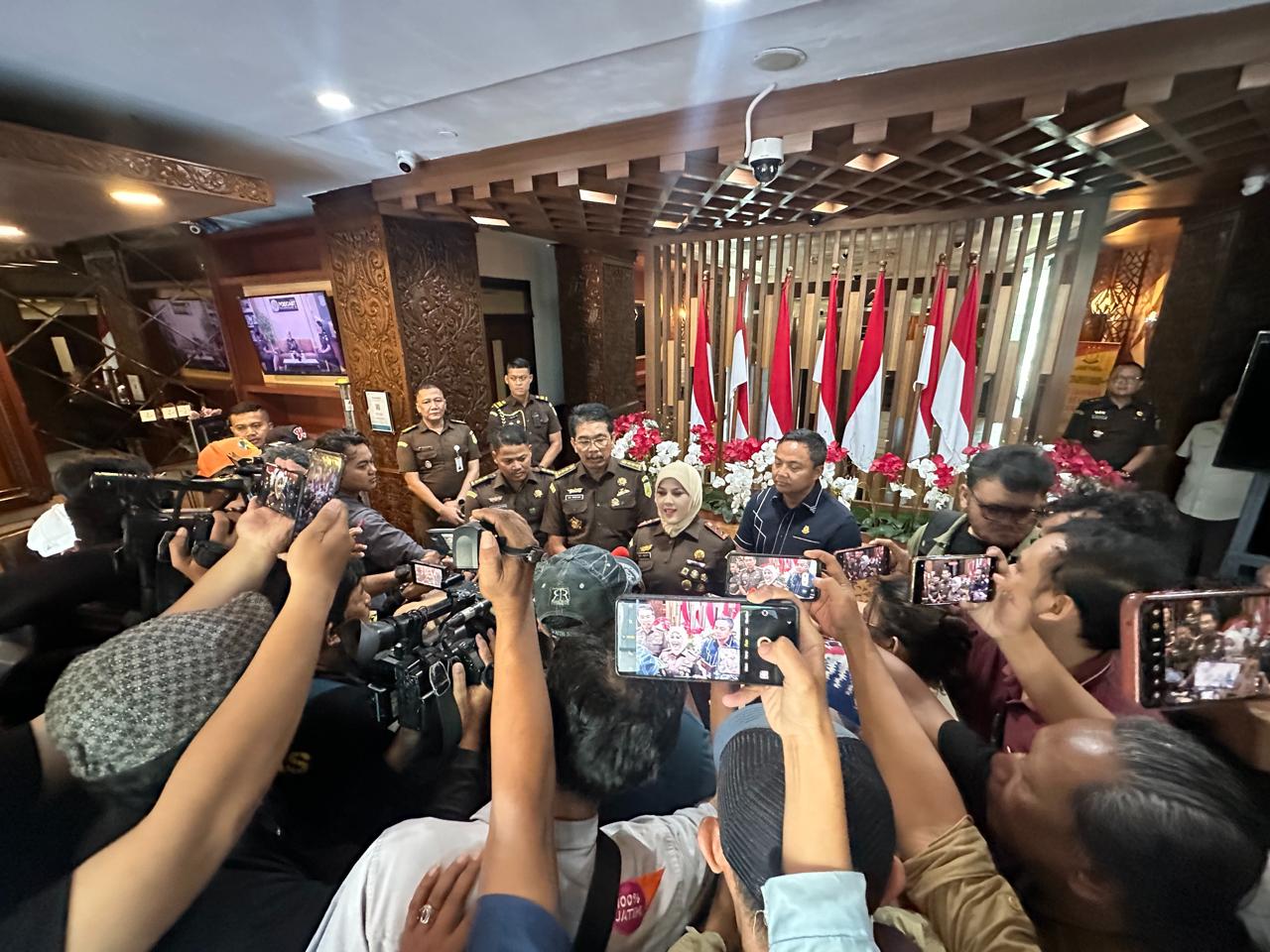 Kajati Jatim Mia Amiati Terangkan 3 Hakim Perkara Ronald Tannur Dibawa ke Kejagung