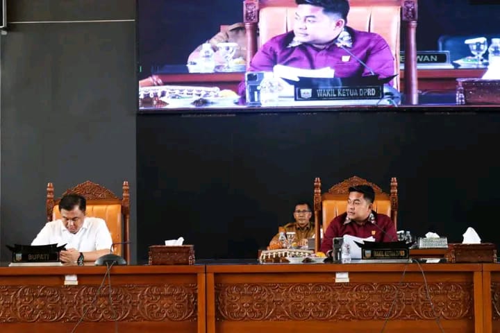 Fraksi DPRD Sampaikan Pandangan Umum Terkait Nota Penjelasan Bupati Tentang Ranperda APBD TA 2025