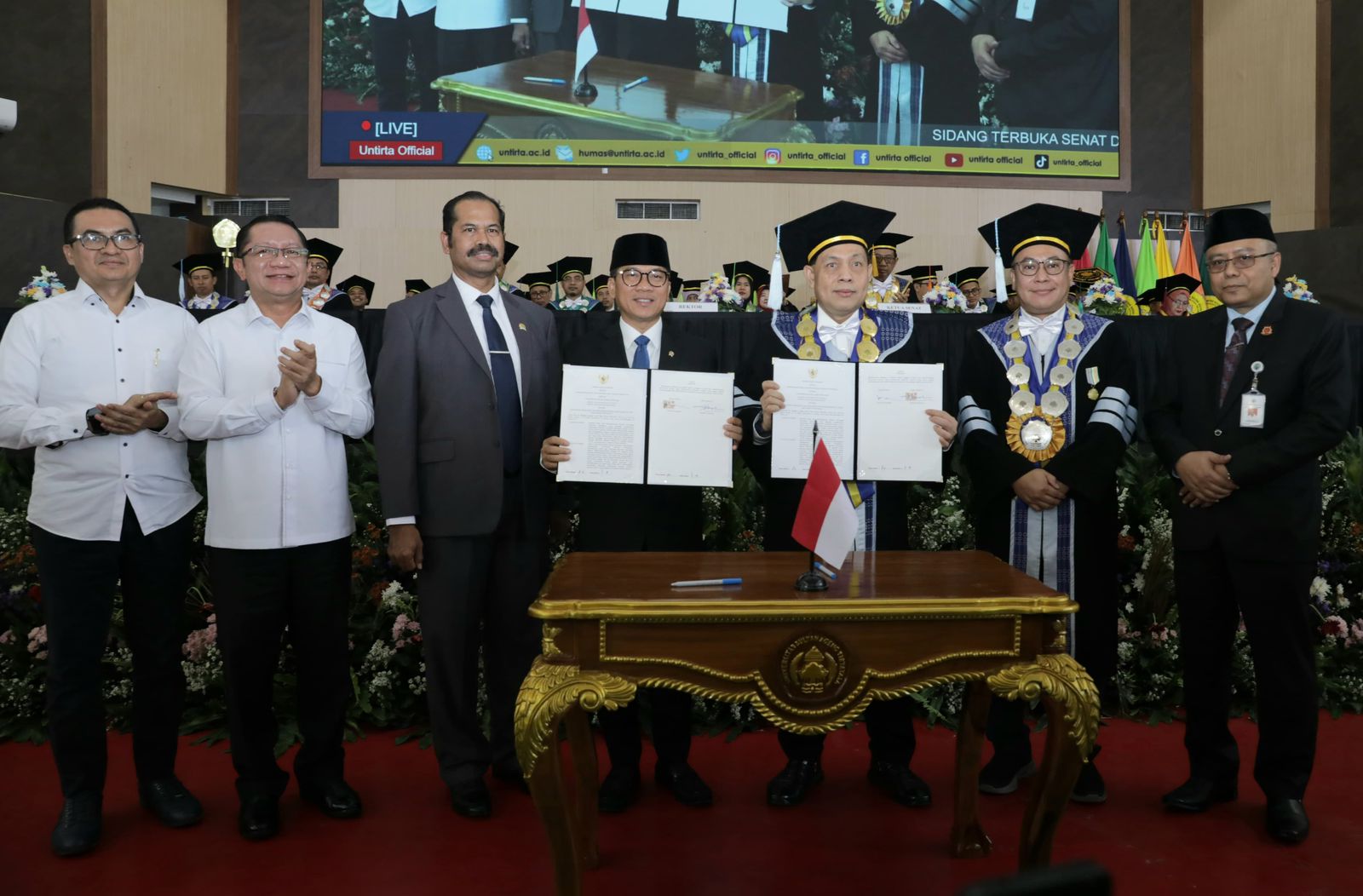 Menteri Desa dan Pembangunan Daerah Tertinggal Yandri Susanto menandatangani Nota Kesepahaman (Memory of Understanding/MoU)