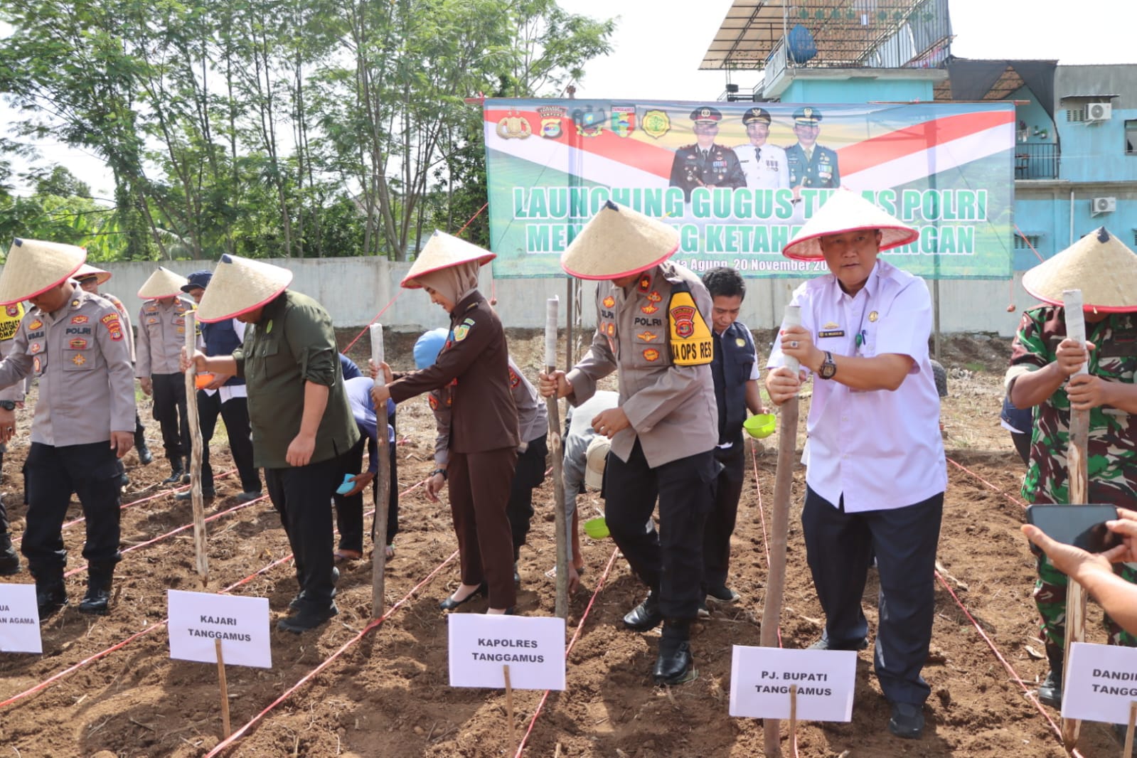Polres Tanggamus Bersama Forkopimda Menanam Jagung