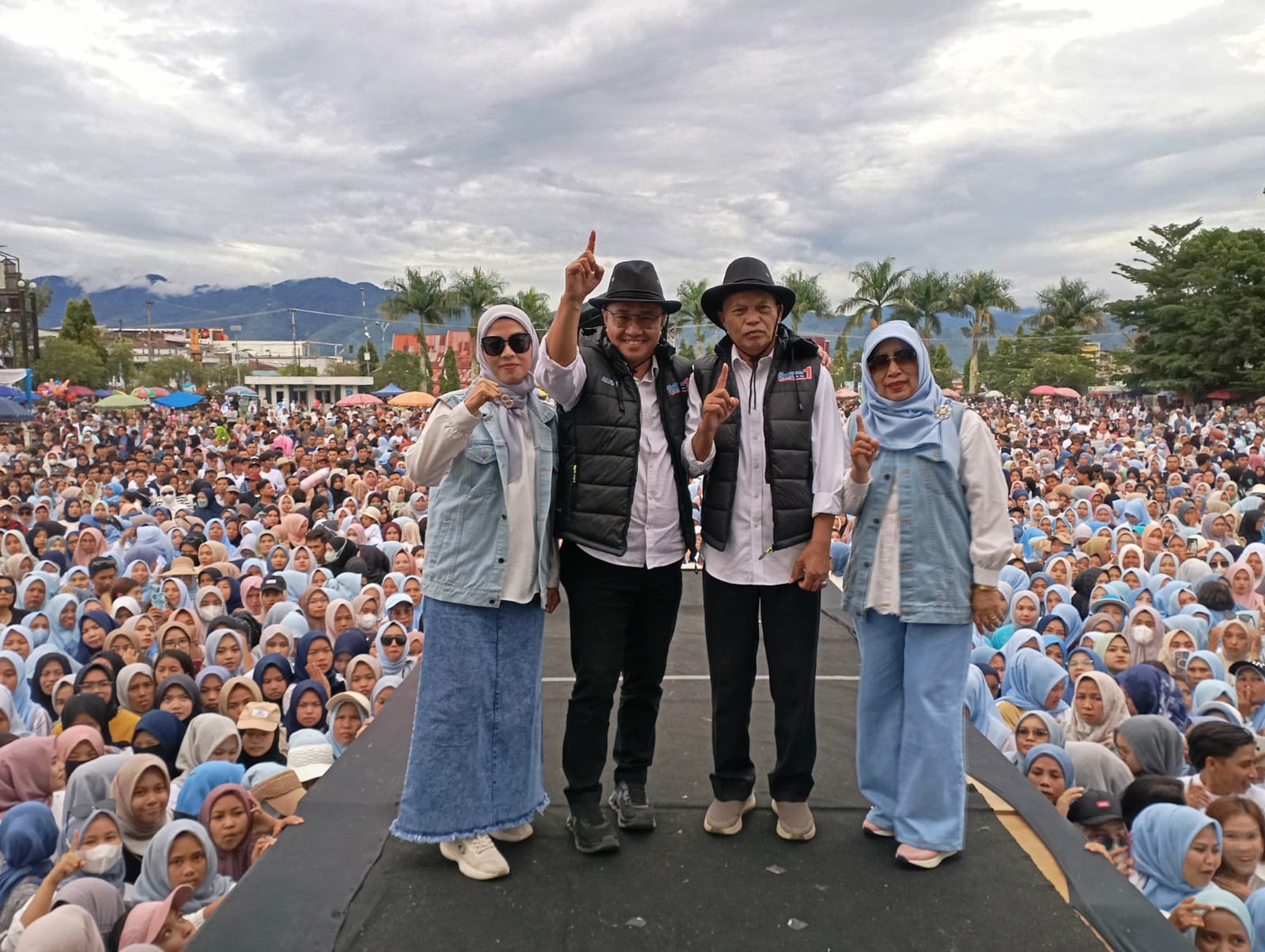 Aroma Kemenangan !! Ribuan Massa Padati Kampanye Akbar Alfin-Azhar di Lapangan Merdeka Sungai Penuh