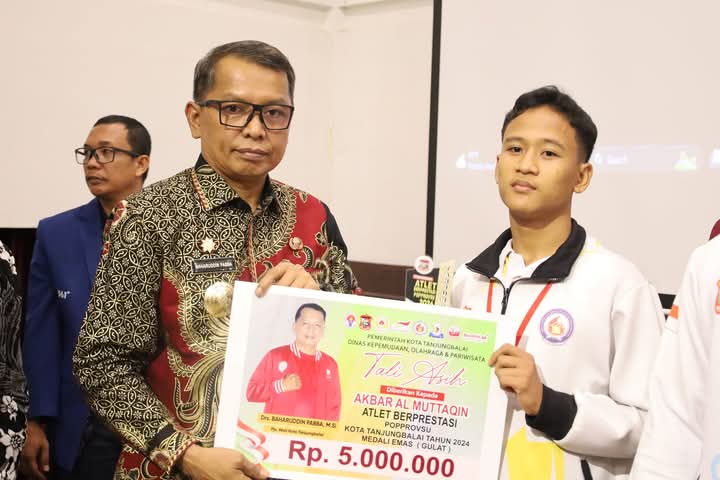 Baharuddin Pabba Hadiri Penganugerahan Atlet Prestasi Kota Tanjungbalai PON Tahun 2024.