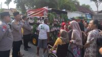 Polsek Cerme Sosialisasi Rekrutmen Polri dan Berbagi di Desa Dampaan Cerme