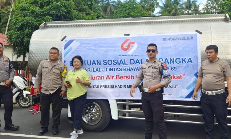 Hut Lantas Ke-69, Sat Lantas Polresta Manado Lakukan Bakti Sosial Penyaluran Air Bersih Ke Masyarakat