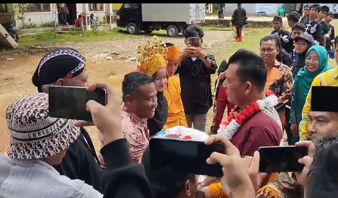 Penyambutan Ansar Ahmad di Batubi: Bapak Camat Mujahidin SH Tampil sebagai Tuan Rumah*