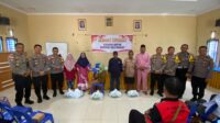 Jumat Curhat, Masyarakat Desa Tembeling Minta Kepada Wakapolres Bintan Agar Tiang Listrik yang Condong Dibenahi.