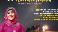 Surabaya - Kepala Kejaksaan Jawa Timur (Kajati Jatim), Dr. Mia Amiati, S.H., M.H., CMA., CSSL, menjelaskan hikmah dalam memperingati Maulid Nabi Muhammad 12 Rabiul Awal 1446 H/2024. "Maulid Nabi menjadi momentum yang sangat berharga bagi seluruh umat Islam. Perayaan ini menjadi ajang untuk meneladani sikap Rasulullah dalam menjalani kehidupan di dunia," ujar Mia Amiati, Minggu (14/9) malam. Menurut Mia, banyak sekali hikmah yang dapat kita ambil dari Maulid Nabi Muhammad SAW, antara lain: Hikmah pertama yang bisa kita petik adalah pentingnya berbagi dan berbuat baik terhadap sesama manusia, hal ini digambarkan dengan Kedermawanan Serta Kemurahan Hati Nabi Muhammad Saw. Kedua adalah Kesederhanaan Nabi Muhammad mengajarkan kepada kita semua, agar tidak terlalu terpaku pada materi dan menjalani kehidupan sederhana dengan penuh rasa syukur. Ketiga adalah Keadilan Nabi Muhammad SAW menjadi contoh paling sempurna sebagai seorang pemimpin yang adil. "Hikmah yang dapat kita ambil adalah, pentingnya memperlakukan semua orang secara adil, tanpa memandang suku, ras, dan agama," ujarnya. Keempat adalah Ketekunan dan kesabaran Nabi Muhammad SAW mengajarkan kepada kita semua, agar tetap teguh dan bersabar dalam menghadapi ujian kehidupan. Kelima adalah Rasa Cinta dan Kasih Sayang yang diajarkan Nabi Muhammad SAW merupakan fondasi yang kuat untuk diterapkan dalam kehidupan sehari-hari. @redho