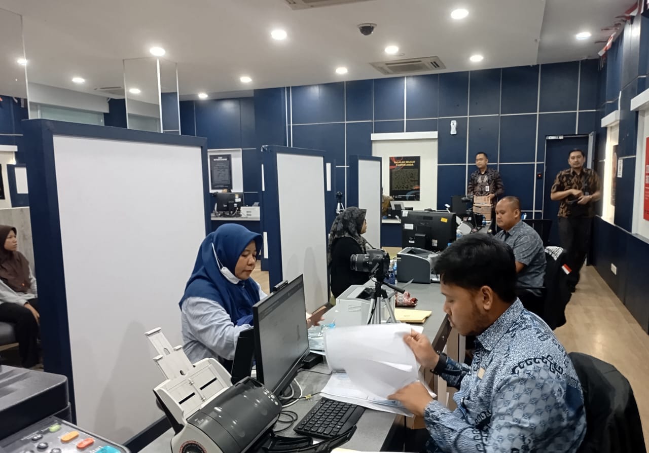 Kantor Imigrasi Kelas I Khusus TPI Batam Adakan Siaran Pers Animo Masyarakat Yang Tinggi Pada Pelayanan Imigrasi Batam