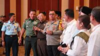 IRJEN POL YAN FITRI HALIMANSYAH KAPOLDA KEPRI MENGHADIRI DEKLARASI PILKADA DAMAI DAN PERINGATAN HARI JADI PROVINSI KEPULAUAN RIAU KE-22: KOMITMEN BERSAMA UNTUK PILKADA 2024 YANG AMAN DAN KONDUSIF