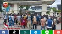 Tuntut Pemkab Tanjab Barat Realisasikan Putusan PTUN Jambi, Ratusan Warga Geruduk Kantor Bupati
