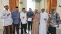 Wali Kota Bersama Kesra Serahkan Vocher Dana Hibah 200 Juta Kepada Ketua BKM Masjid Istiqomah