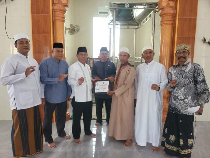 Wali Kota Bersama Kesra Serahkan Vocher Dana Hibah 200 Juta Kepada Ketua BKM Masjid Istiqomah