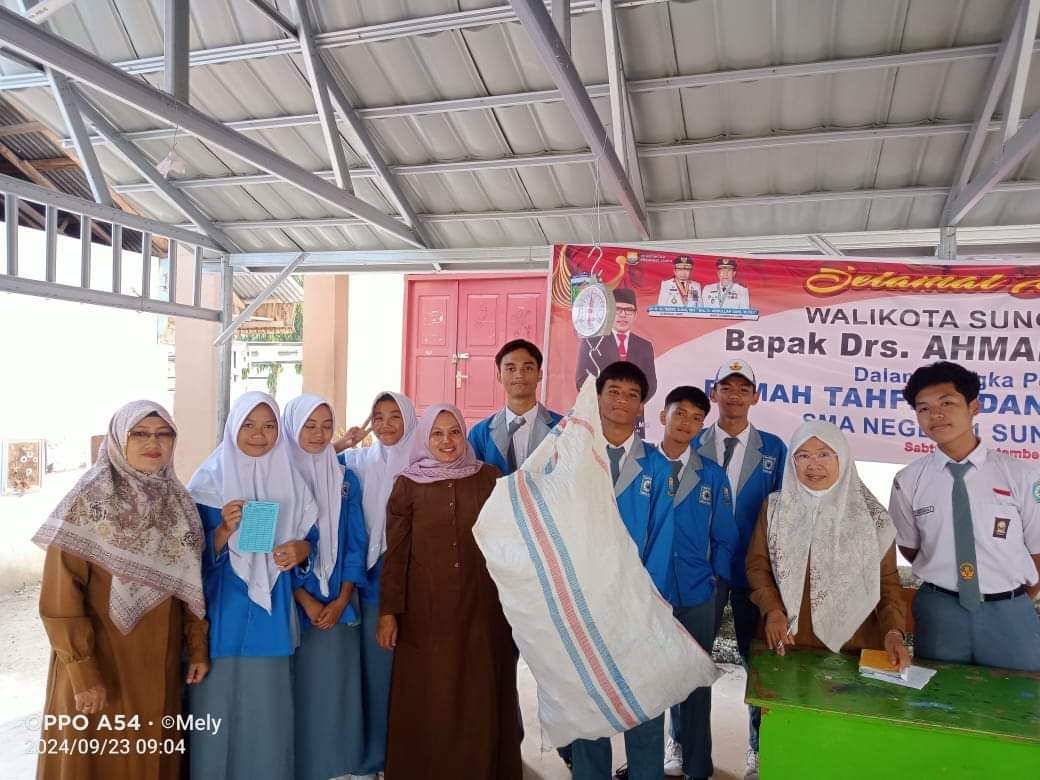 Walikota Ahmadi Zubir Meresmikan Bank Sampah SMA Negeri 1 Sungai Penuh
