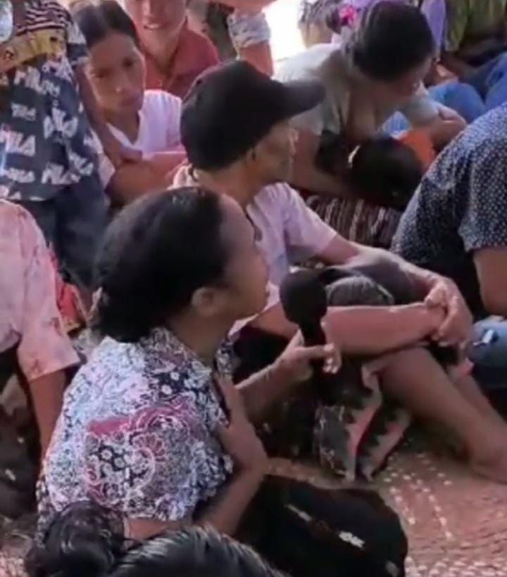 Kekecewaan Warga Elar Selatan: Jalan Rusak, Warga Tolak Andreas Agas dan Dukung Paket Harum