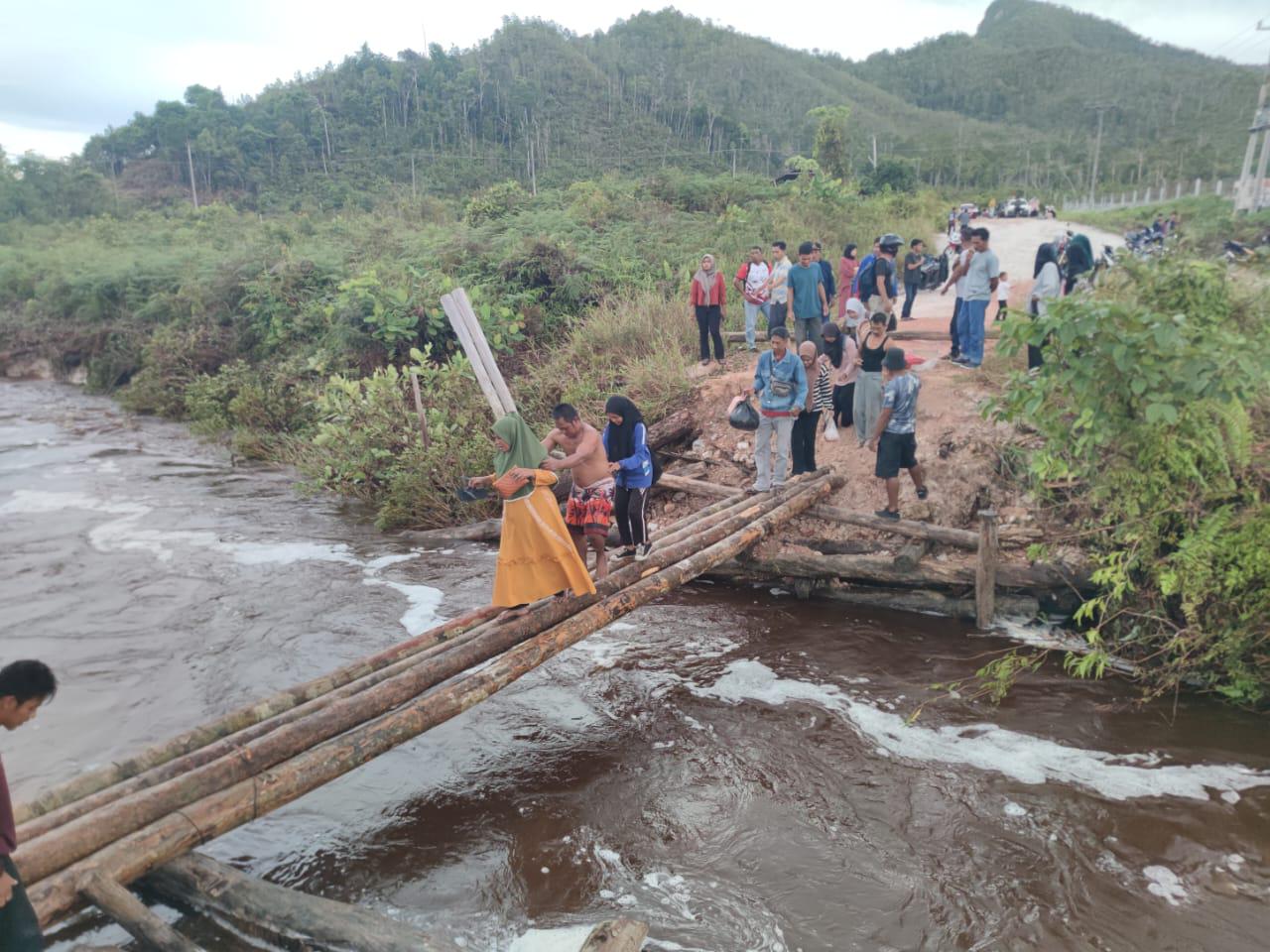 Jembatan Penghubung Ranai ke Desa Pian Tengah Rusak Diterjang Banjir untuk Kedua Kalinya*