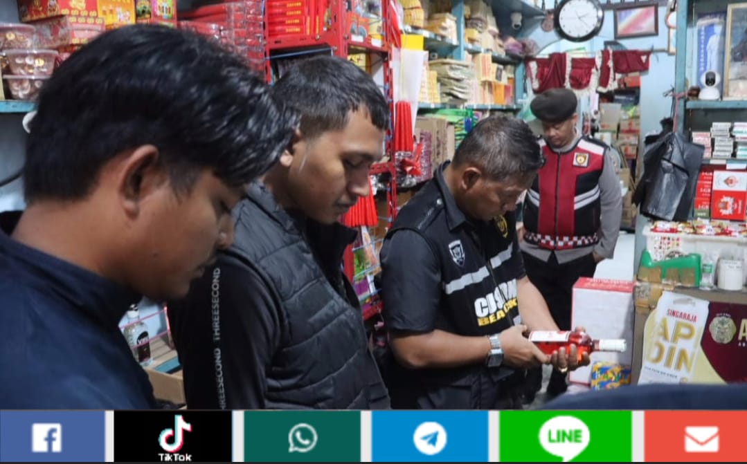 Polres Tanjab Barat dan Bea Cukai Jambi Sita 302 Botol Miras Ilegal di Kuala Tungkal