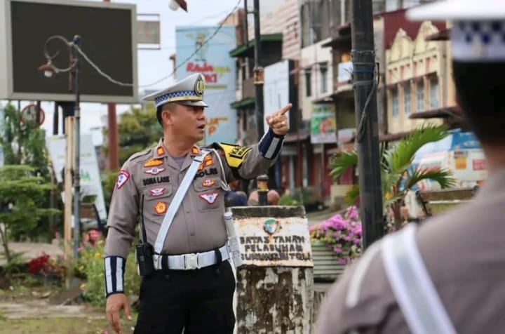 Kasat Lantas Polres Nias AKP Sonahami Lase, SH Serta TNI Melaksanakan Operasi Zebra Toba Tahun 2024