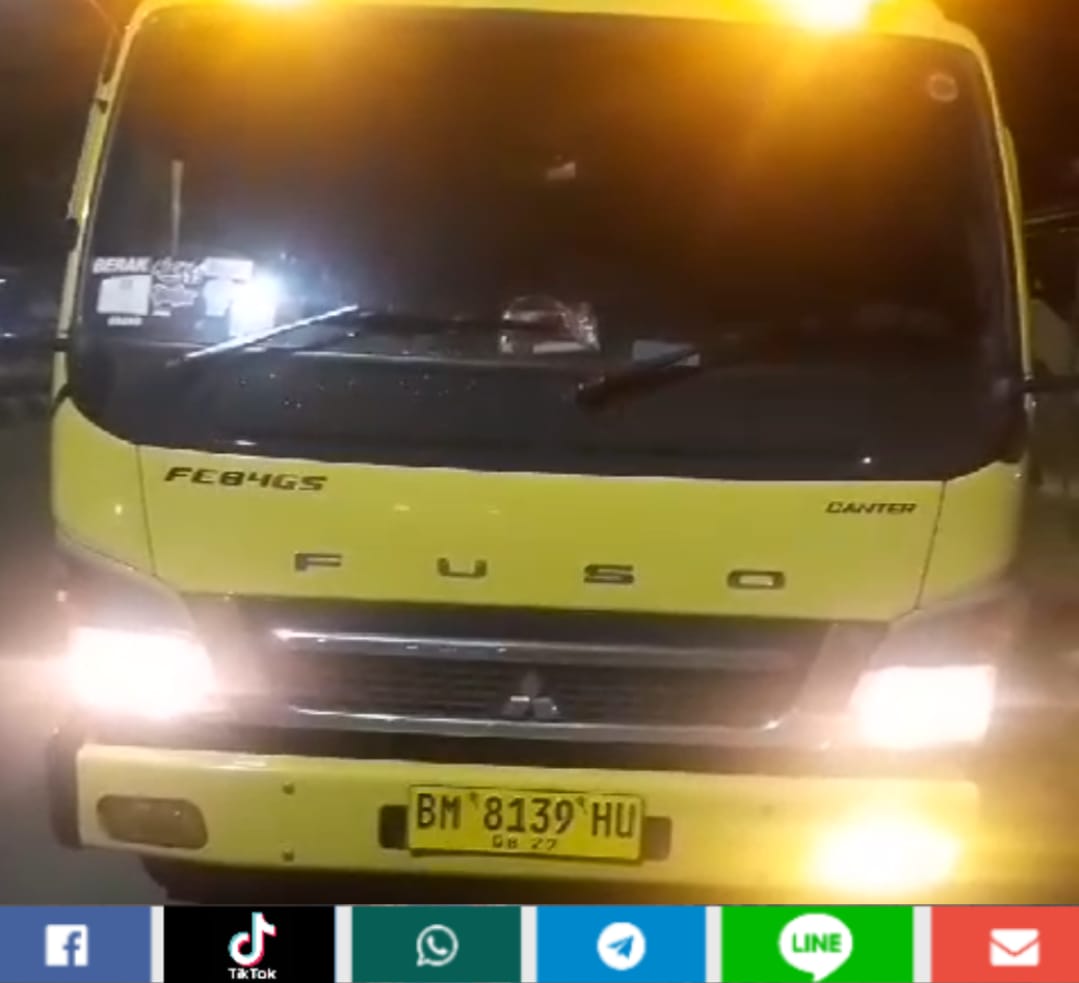 Pemuda Sengeti Hentikan Mobil Diduga Bawa Minyak Ilegal di Jalintim, Pemiliknya Oknum Kesatuan?