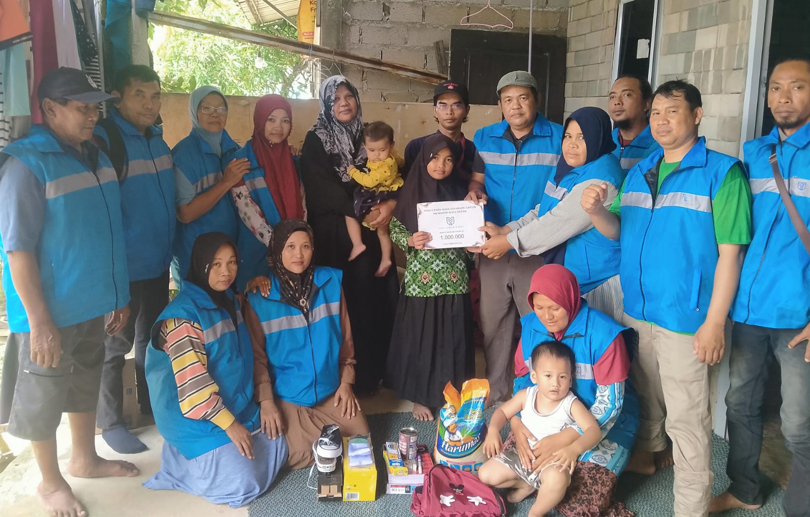 Peduli Pendidikan Generasi Muda, Yaga Yingde Group Beri Bantuan Beasiswa Sekolah di Kavling Punggur Kota Batam