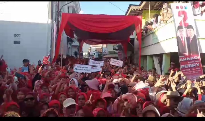 Ribuan Massa AZ-FER Kembali Membludak di Koto Baru Ahmadi: Optimis Menang Mutlak di Koto Baru