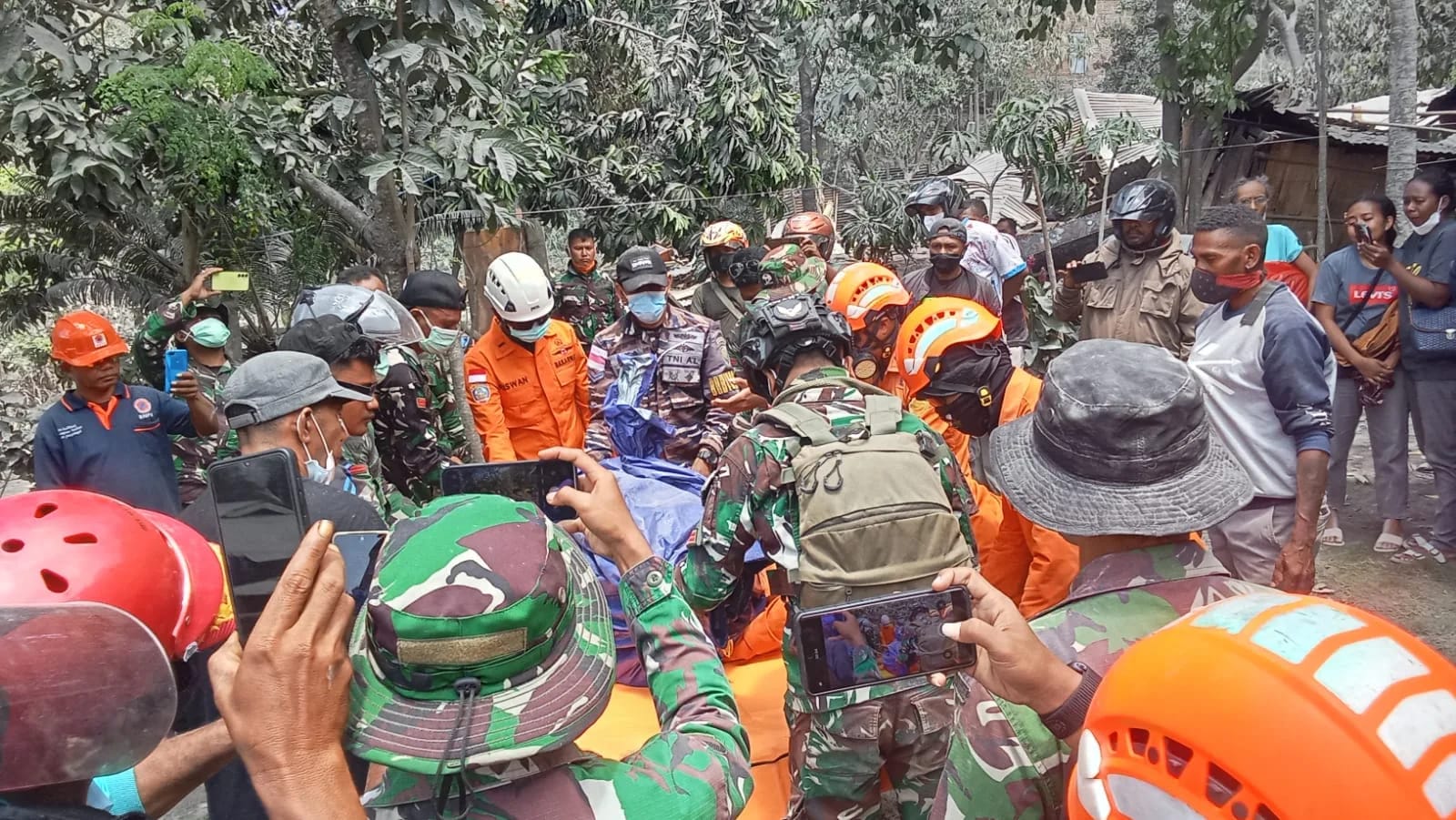 10 Orang Meninggal Dunia Akibat Erupsi Gunung Berapi Lewotobi Laki laki Flores Timur"
