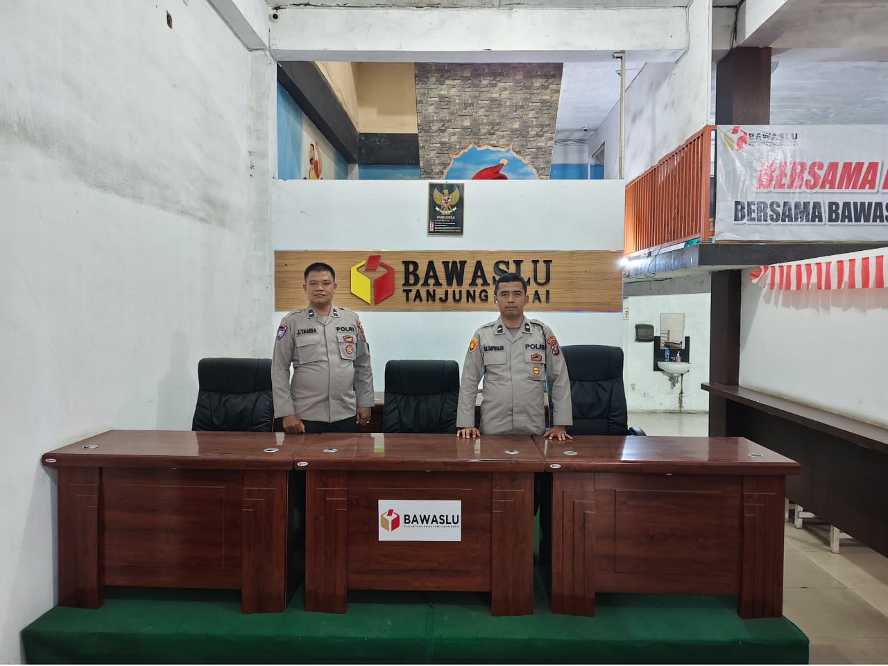 Polres Tanjung Balai Siagakan Personel di Kantor Bawaslu Pastikan Dalam Keadaan Aman dan Baik