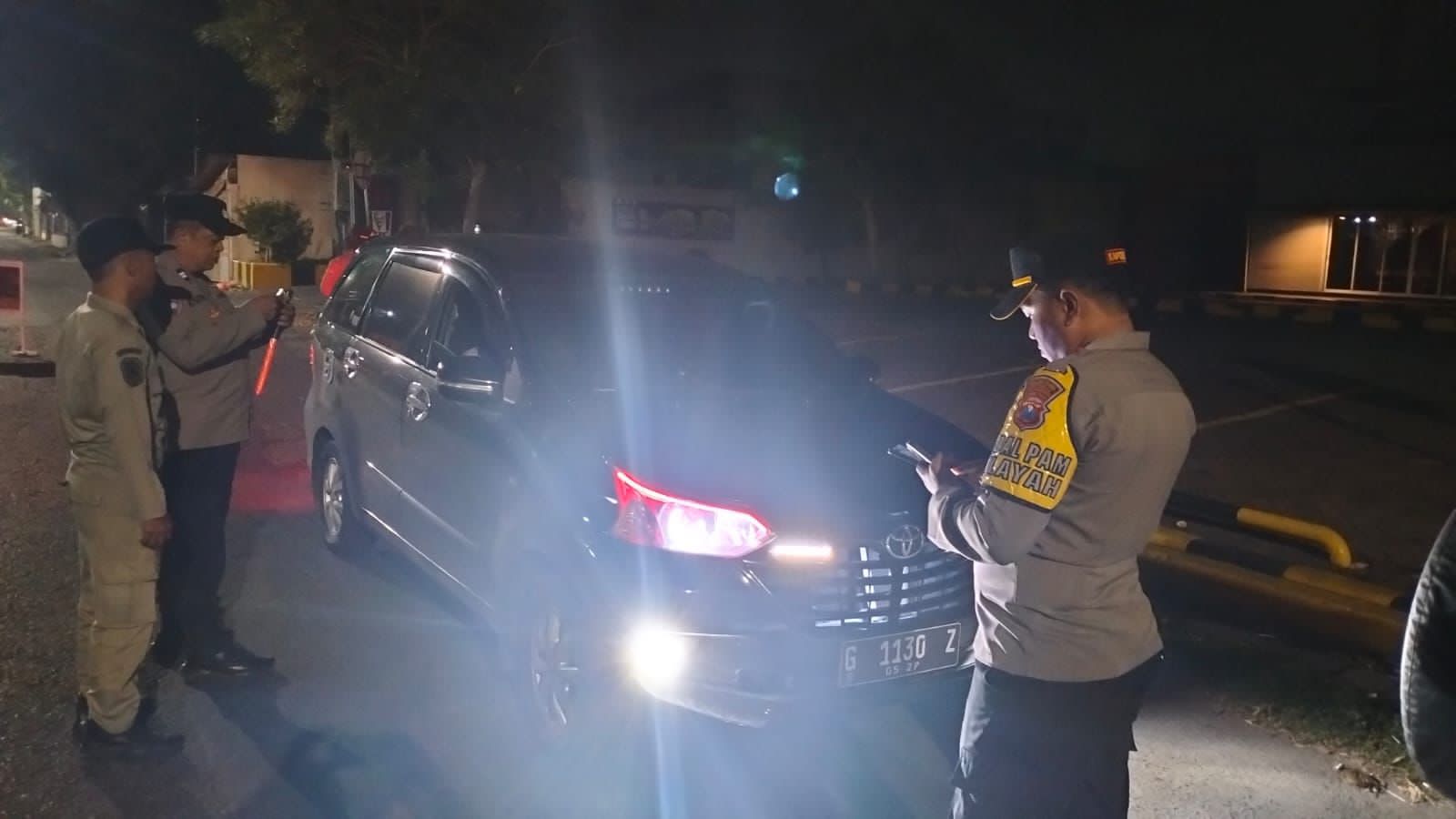 Polsek Gunung Anyar Gelar Operasi Gabungan 2 Pilar Cegah Tawuran dan Kejahatan Malam
