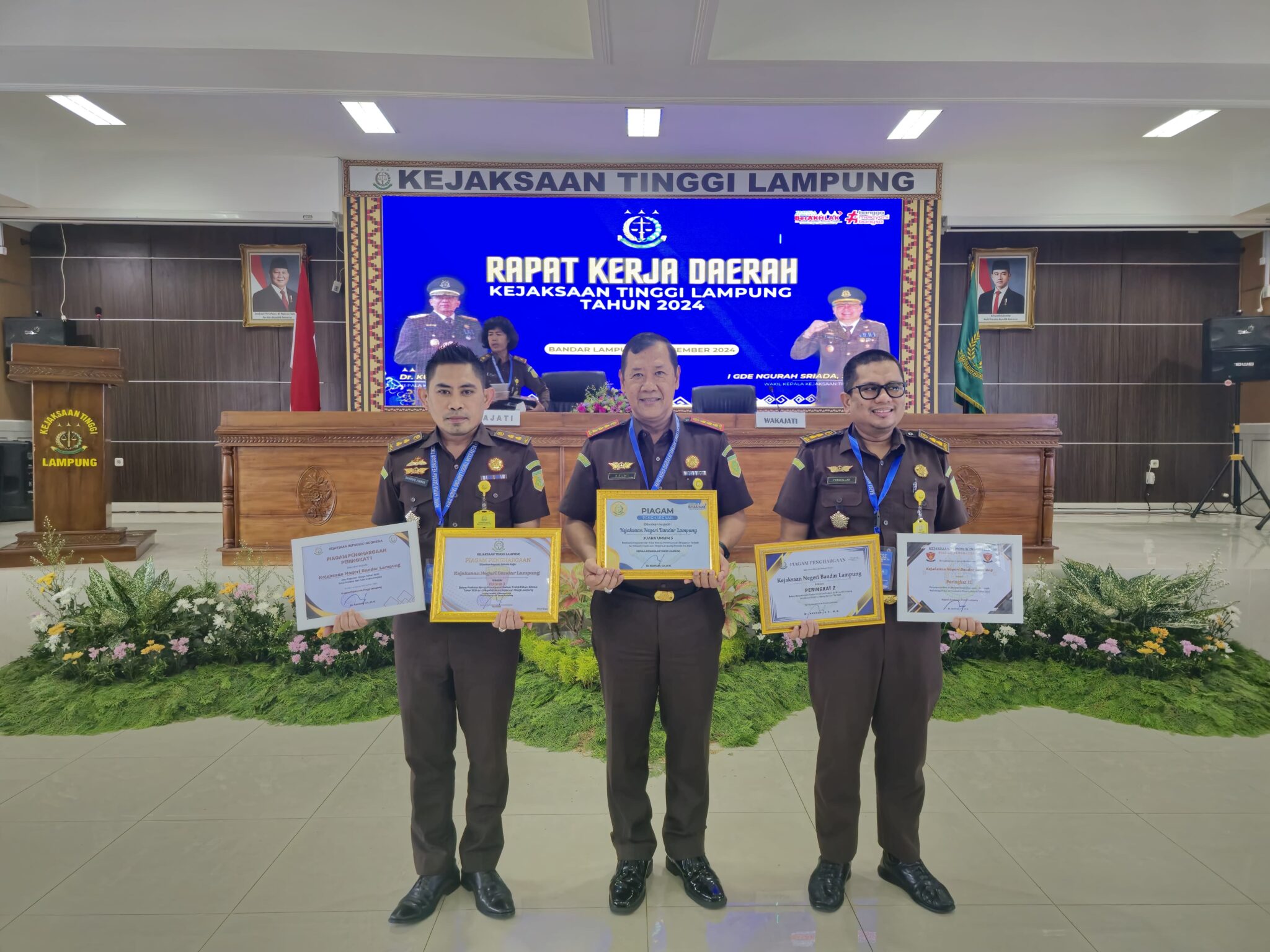 Kejari Bandar Lampung Raih 5 Penghargaan Di Acara Rakerda KEJATI Lampung 2024