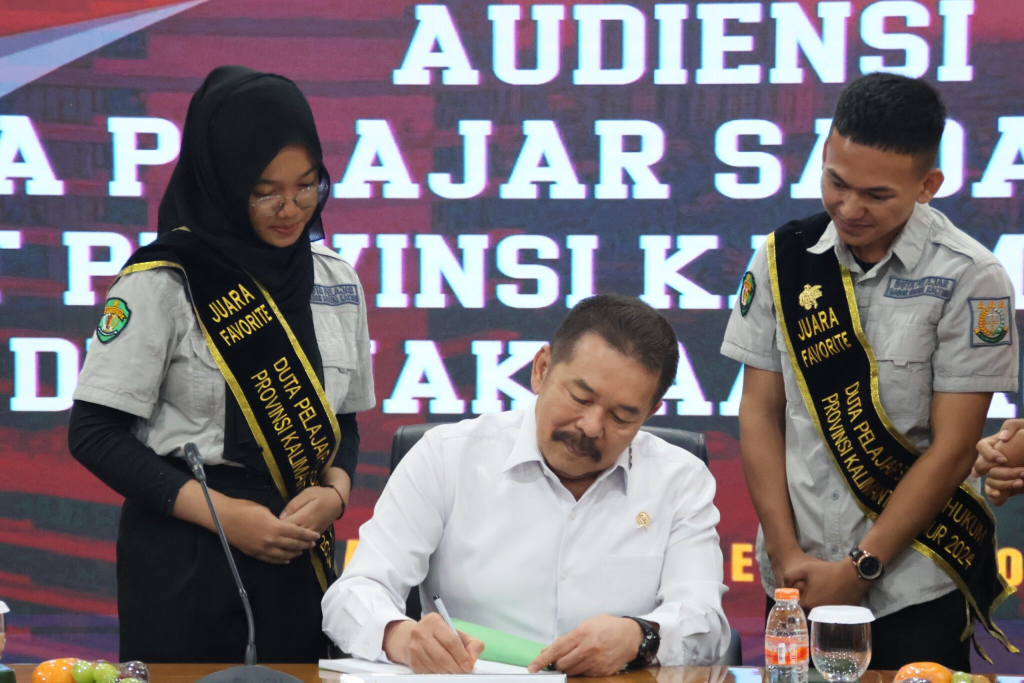 Jaksa Agung Dukung Edukasi Hukum Sejak Dini Saat Terima Kunjungan Duta Pelajar Sadar Hukum Kalimantan Timur 2024