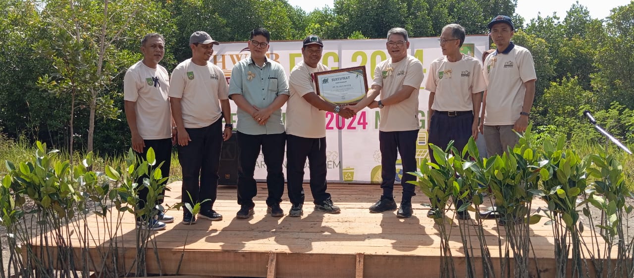 PT HWG Menunjukkan Komitmennya Terhadap Pelestarian Lingkungan Dengan Menanam 2024 Pohon Mangrove