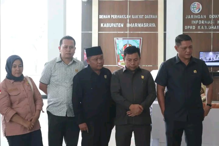 Anggota DPRD Dharmasraya Sambut Kedatangan Pelajar SLC Dharmasraya