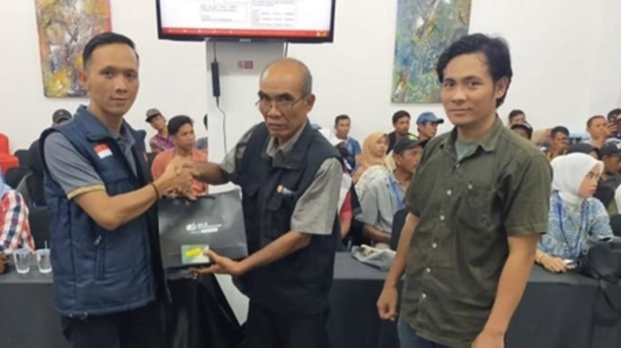 Empat Lawang Serahkan Kartu BPJS Ketenagakerjaan Secara Simbolis