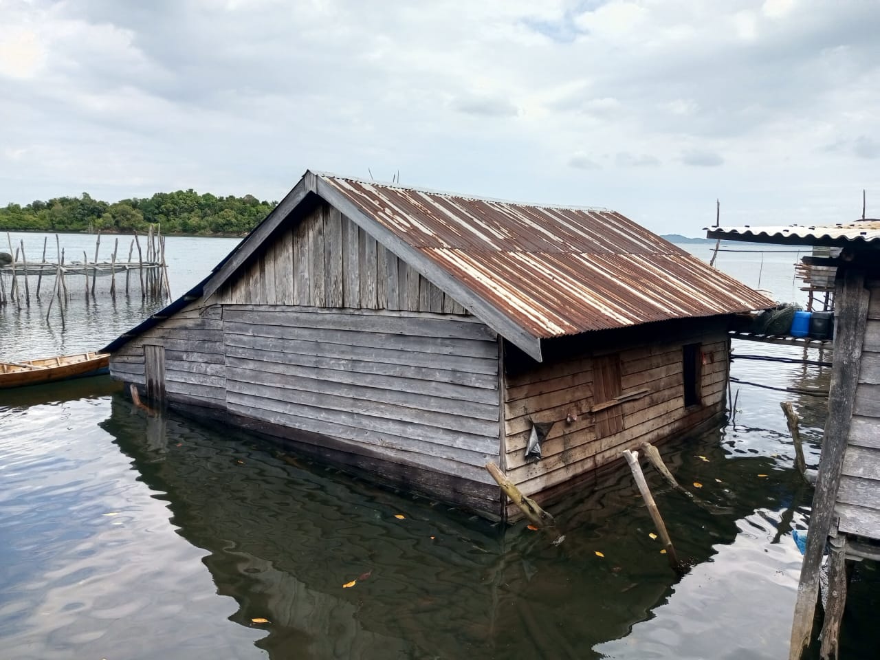 Rumah Warga Desa Pulau Duyung Roboh ,Tidak Ada Korban Jiwa