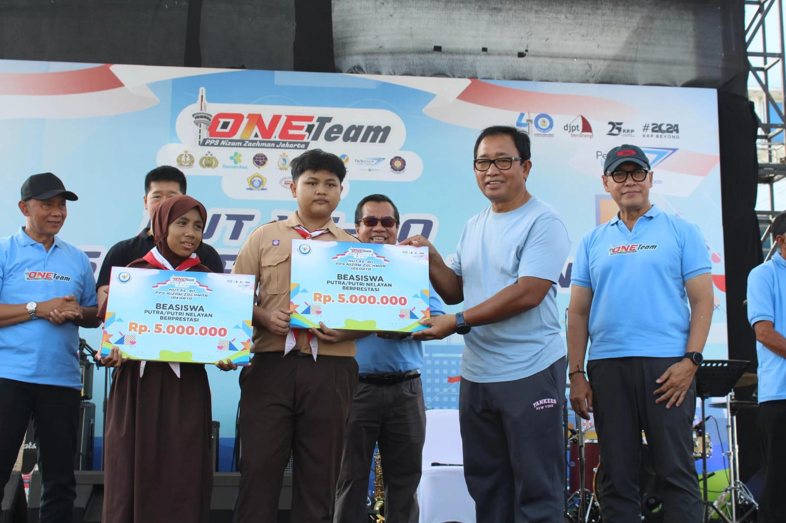 PT Perikanan Indonesia bersama Stakeholder Perikanan Salurkan Beasiswa ke Anak Nelayan Berprestasi
