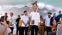 Presiden dan Ibu Iriana Tinjau Pemberian Vaksin Polio di Jayapura