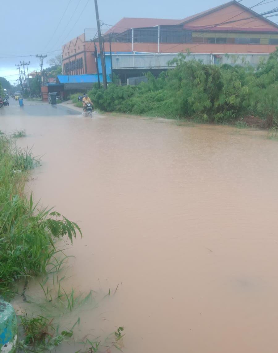 Banjir di kawasan Pasar Baru Tanjung Uban telah menjadi persoalan bertahun-tahun tanpa solusi konkret