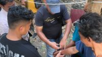 Polres Tanjung Balai Bersama Gabungan TNI, BNN Gerebek Kampung Narkoba Dua Orang Laki Laki Positif Narkoba Diamankan