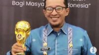 Bupati Tanah Datar Terima Penghargaan UHC Award Dari Kemenko PMK