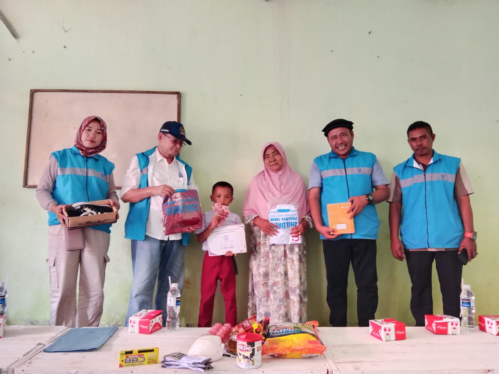 Jefriandi Siswa SD 005 Pulau Air Mendapat Dukungan Bantuan Dana Pendidikan dari Yaga Yingde Group
