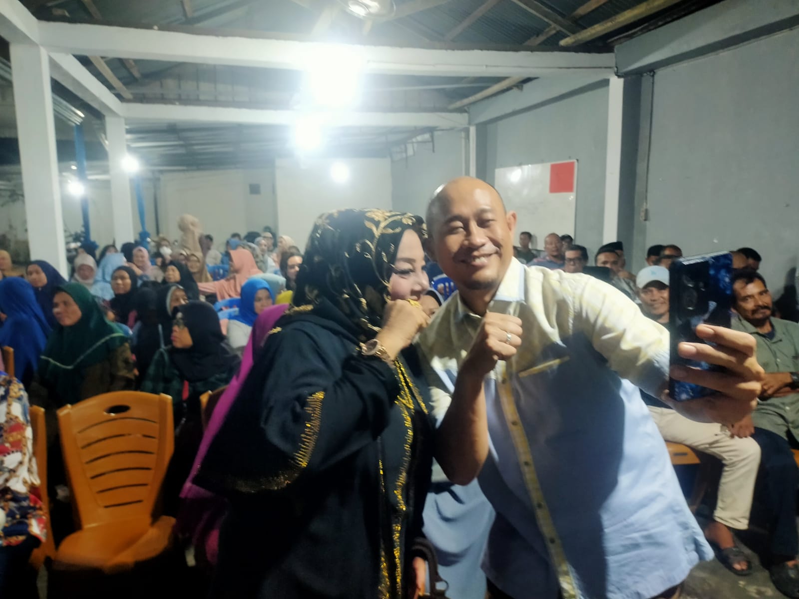 Tokoh Perempuan Aprilia Tahmrin Asal Musi Rawas Utara ,Menggambarkan sosok H. Rachmat Hidayat (Yoppy Karim) Adalah Tokoh Yang Cerdas, muda dan Visioner