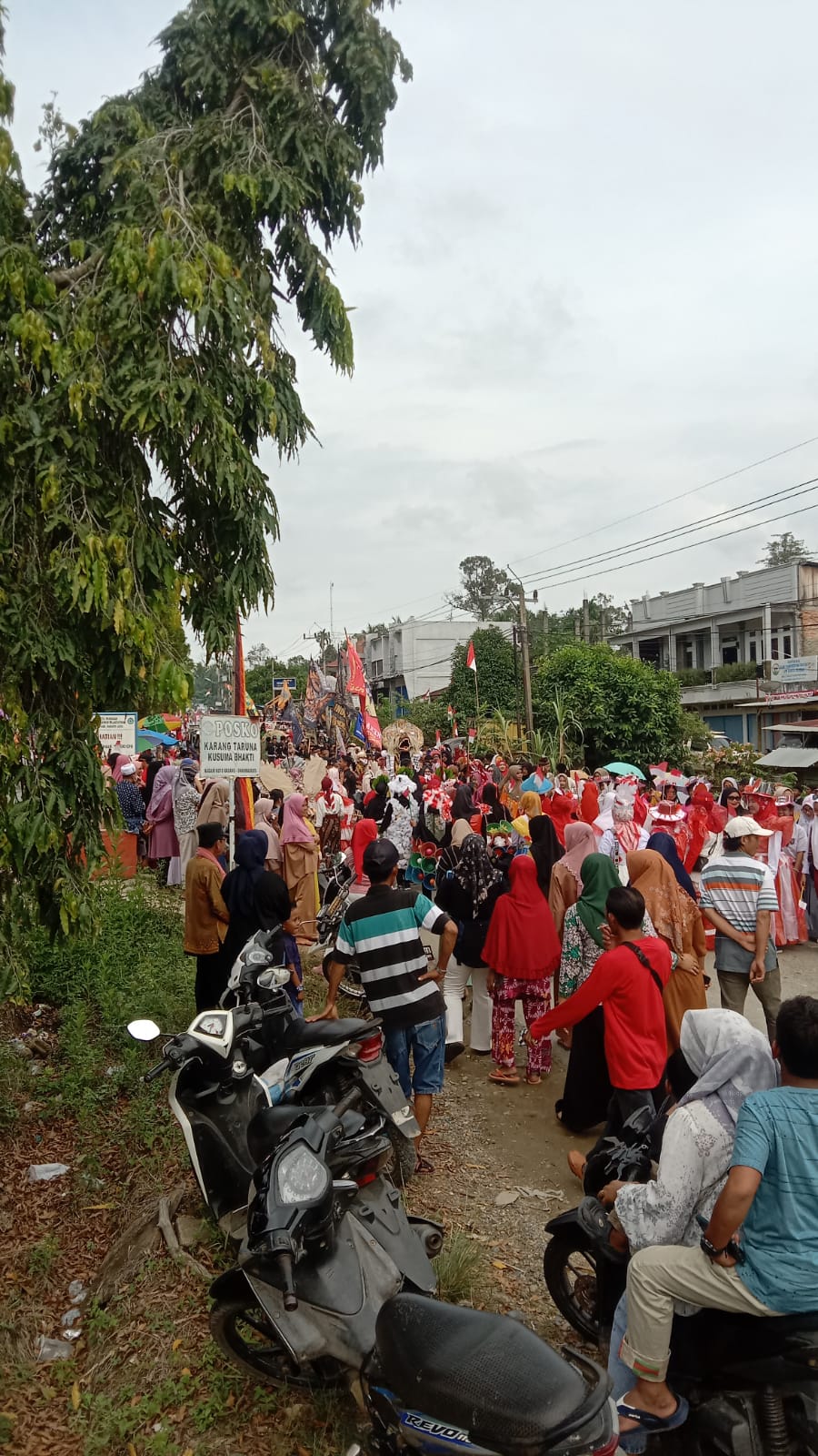 Meriahkan HUT RI ke-79, Koto gadang Gelar Pawai Puluhan Alegoris