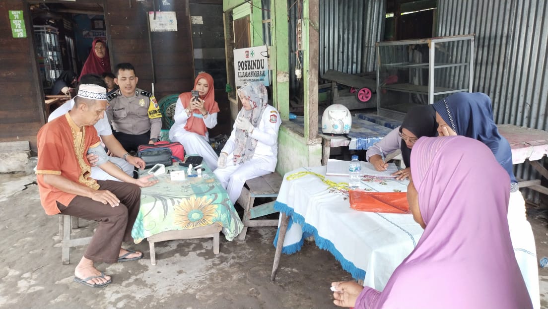 Polsek Sei Tualang Raso Melalui Bhabinkamtibmas Memberikan Pesan Kamtibmas di Kegiatan Posyandu Lansia