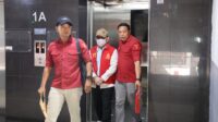 elaksanaan Tahap II dan Pemindahan Tahanan Terhadap Tersangka UI Dalam Perkara Korupsi Pemkab Kota Waringin Barat