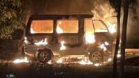 Sedot Bensin Dari Tangki BBM Minibus Hangus Terbakar