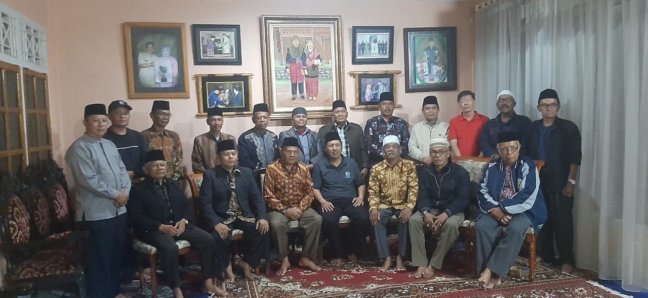 Ninik Mamak 8 Luhah Bersama Ketua Nan Delapan 11 Kaum Sepakat Menangkan Ahmadi-Ferry