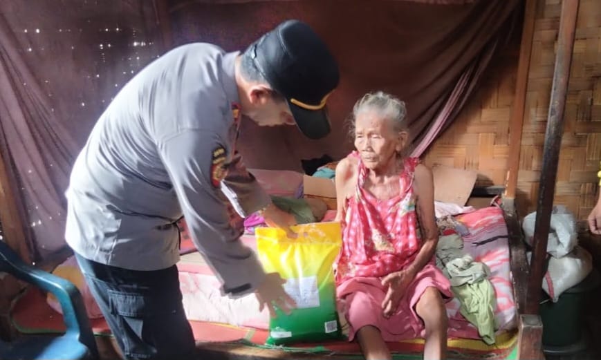 Kapolsek Semaka Sambangi Warga Wujud Kepedulian