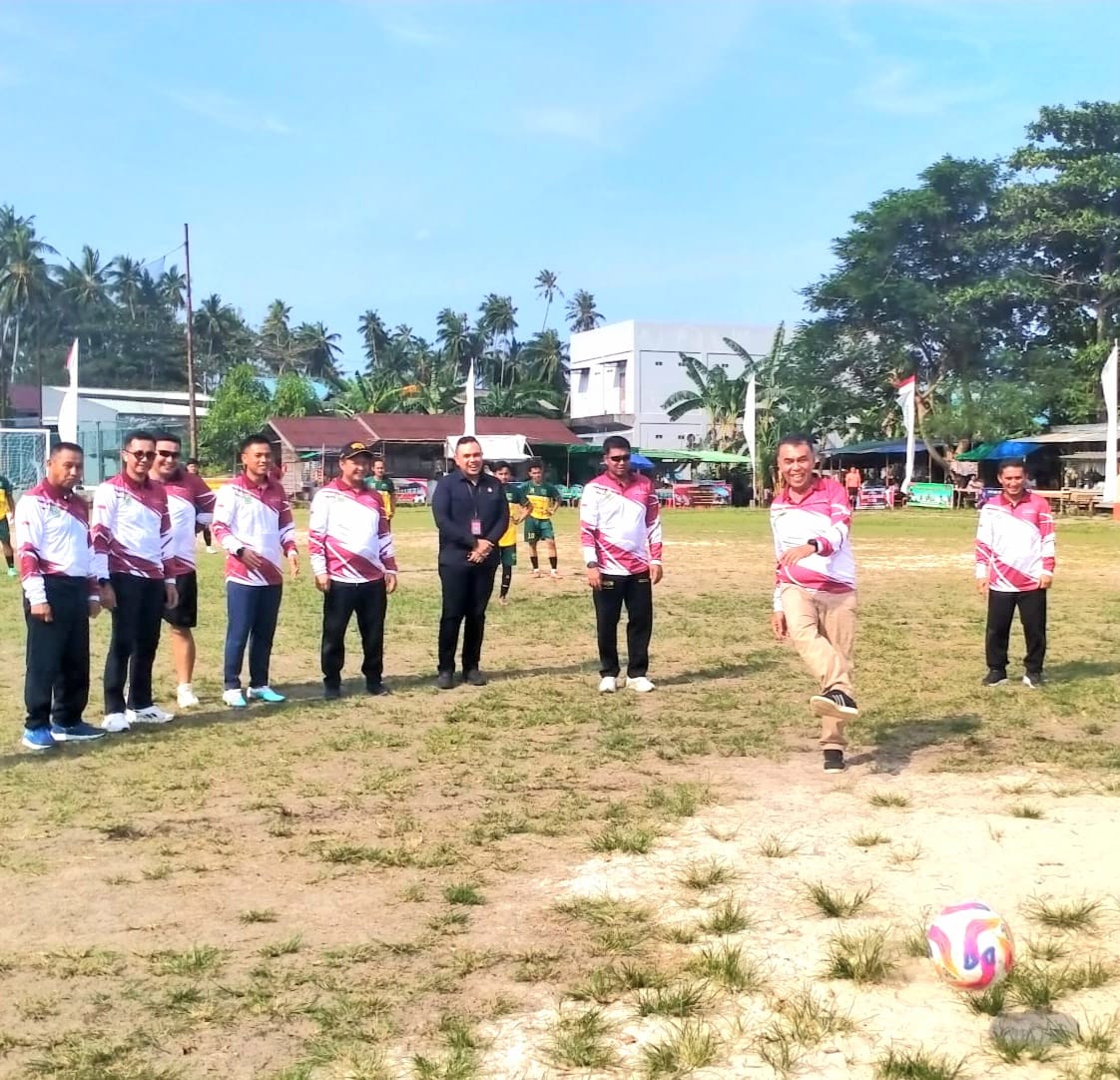 Komandan Lanud Raden Sadjad Dukung Kesuksesan Turnamen Sepak Bola Piala Bupati Natuna