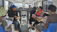 Kapal Milik Satpolairud Polres Purwakarta Disulap Dijadikan Perpustakaan Terapung Saat Patroli